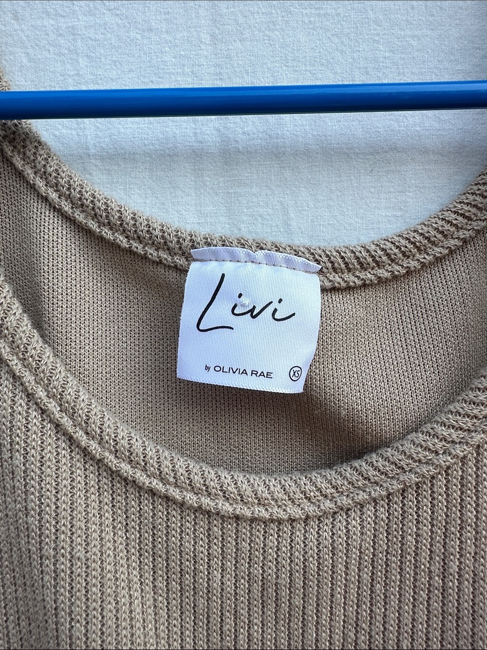Livi Ribbed Crop Top - Picture 2 of 4